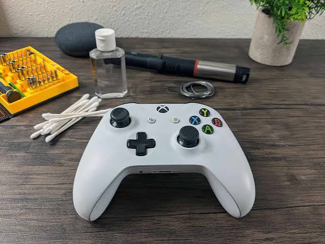 تست و کالیبراسیون دریفت دسته Xbox پس از تعمیر 